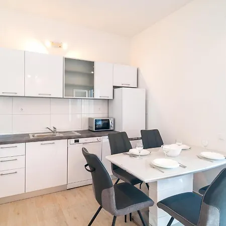 1 Bedroom Beautiful In Supetar-splitska *