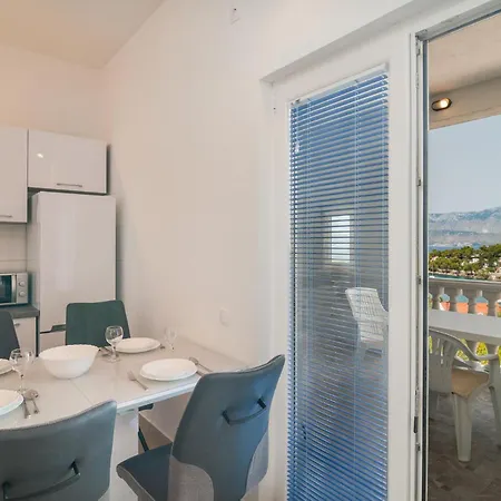 1 Bedroom Beautiful In Supetar-splitska * Splitska