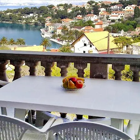 1 Bedroom Beautiful In Supetar-splitska Apartment